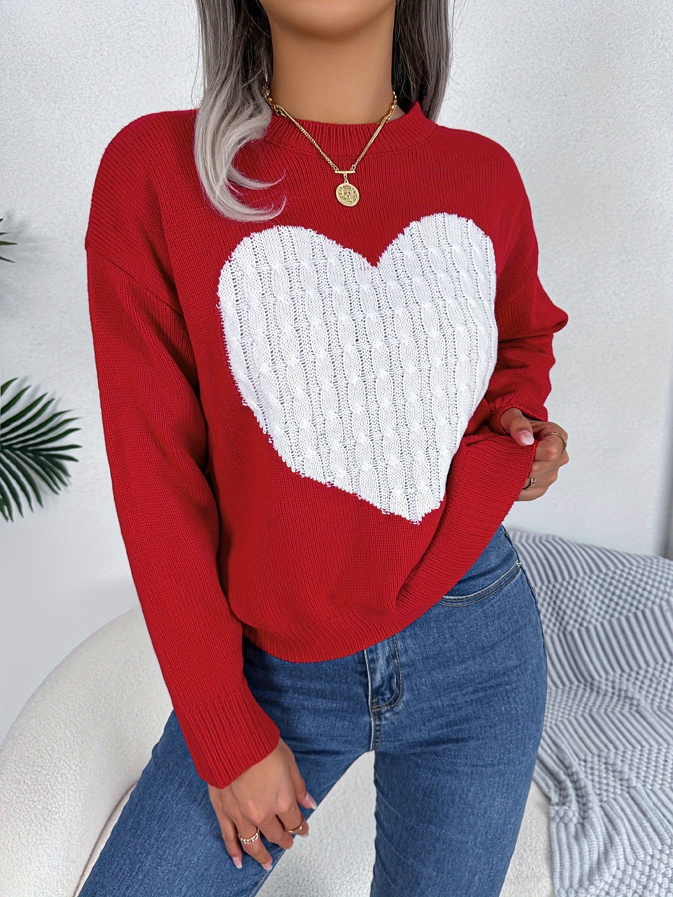 Long-Sleeved Pullover Sweater with a Sweet Heart Pattern for Autumn And Winter Casual Wear.